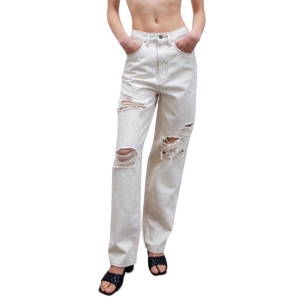 BDG High-Rise Distressed Jeans in Off-White